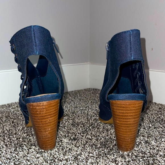 Denim and Brown. Size 9 - Picture 3 of 3